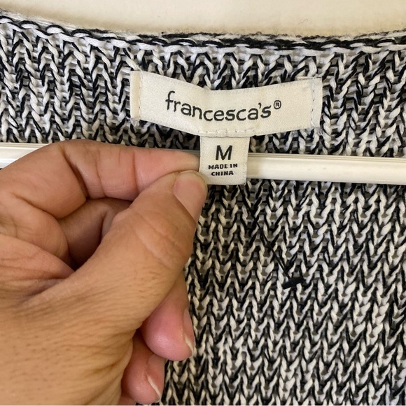 Francesca’s striped Gray V-Neck Sweater with Chunky Knit size medium NWOT - Picture 4 of 13